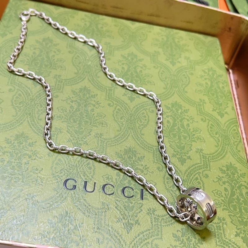 G*u*i necklaces